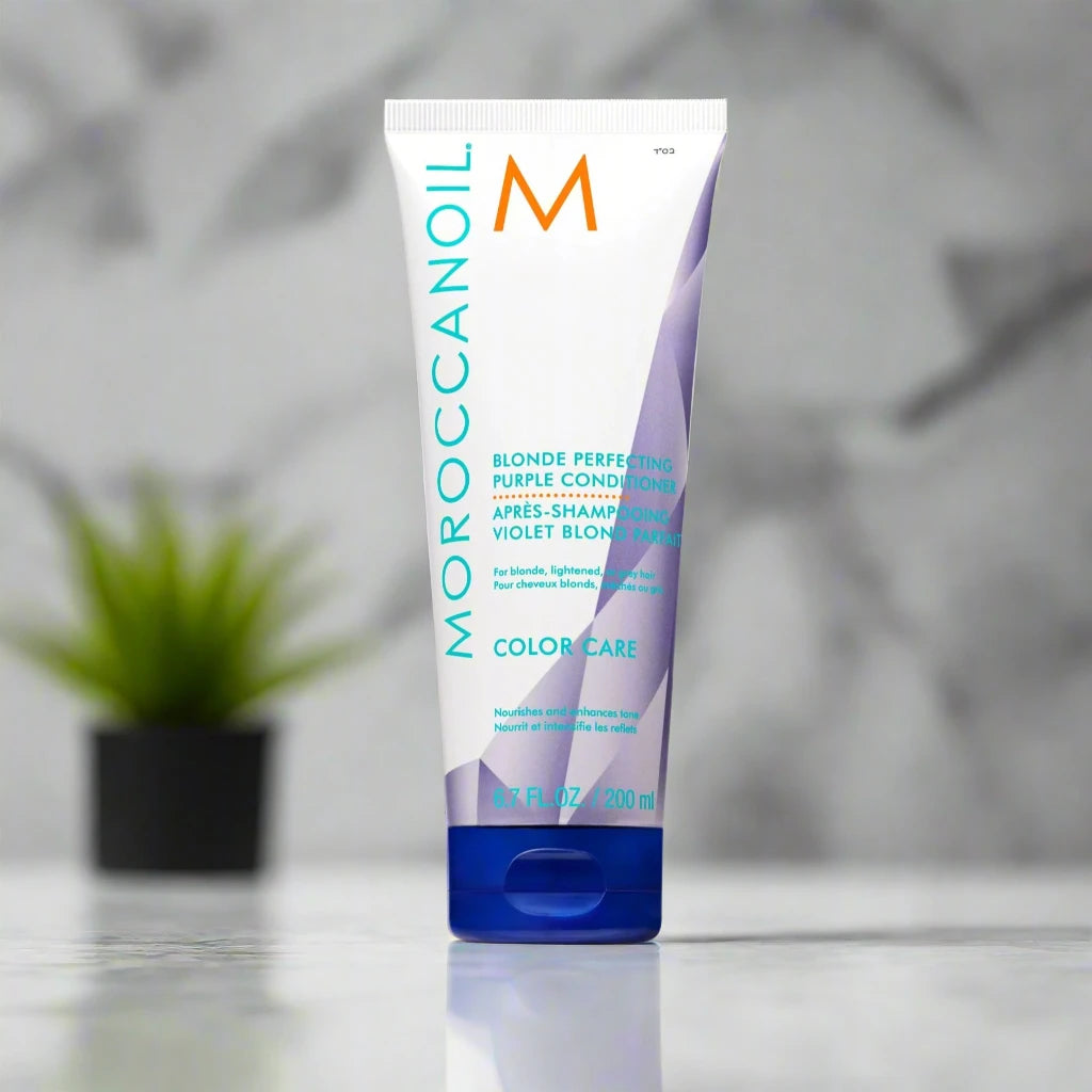 Moroccanoil Blonde Perfecting Purple Conditioner, 200ml bottle with violet tint, for blonde hair care.