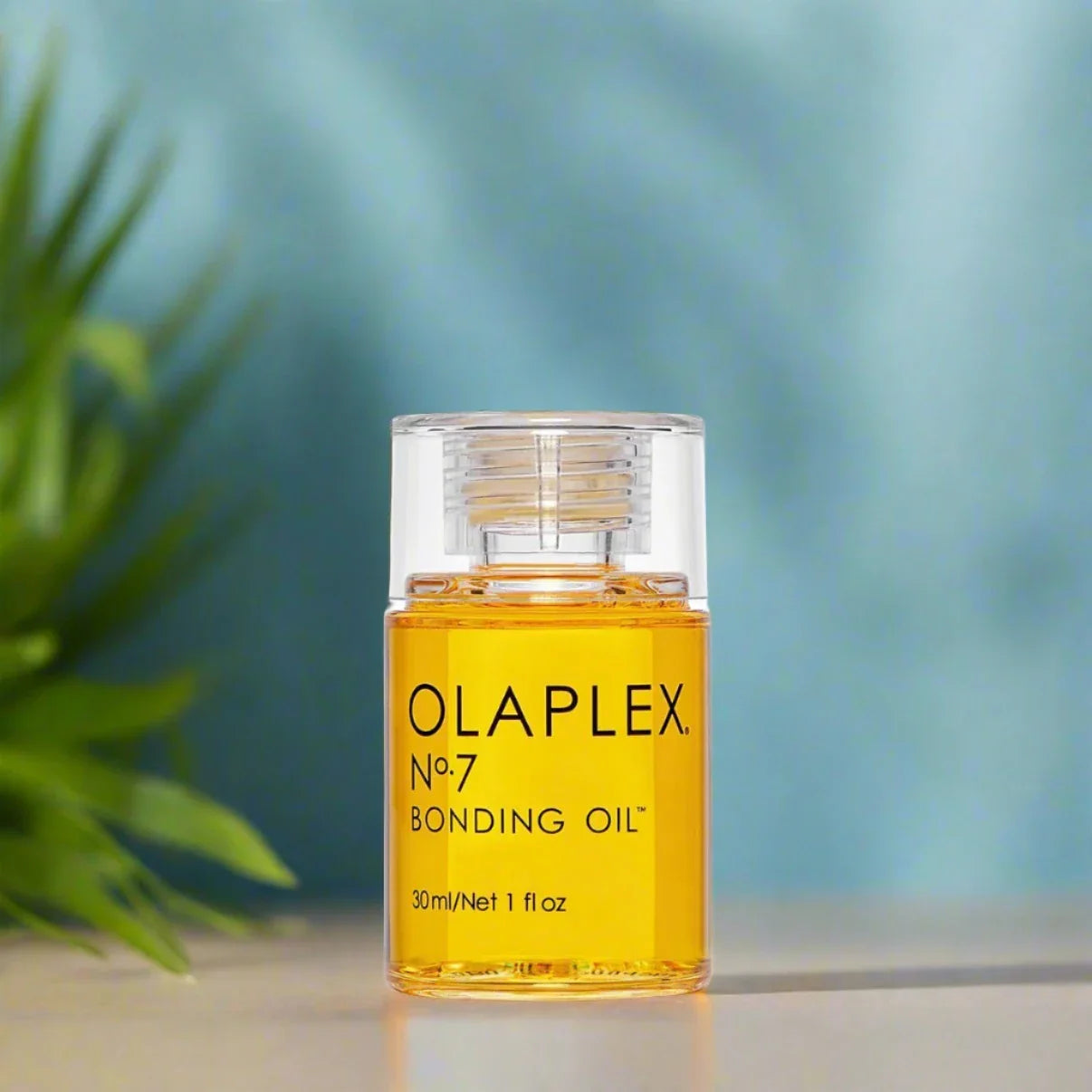 Olaplex No. 7 Bonding Oil 30 ml bottle, designed to add shine, reduce frizz, and strengthen hair bonds.